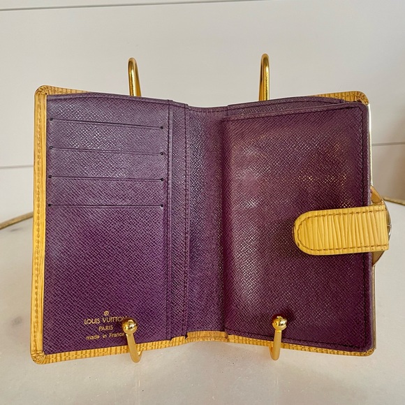 SOLD - Louis Vuitton Kisslock Wallet | LV Epi Leather Wallet - Picture 4 of 14